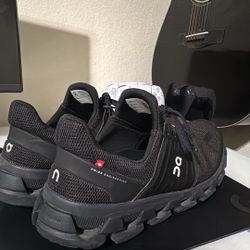 On clouds Men Size 10 