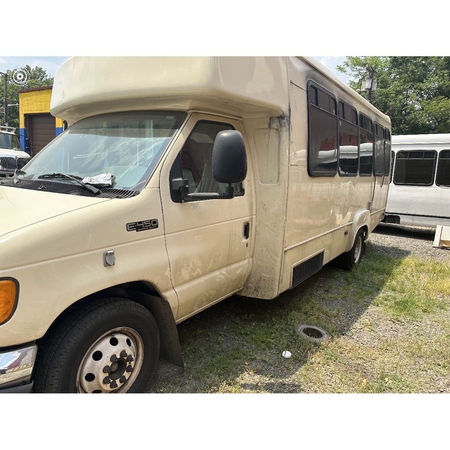 2005 Ford E-350