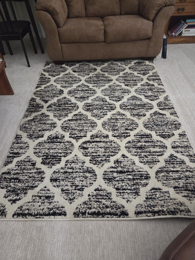 Rug, Black, Tan, Biege 5 X 7