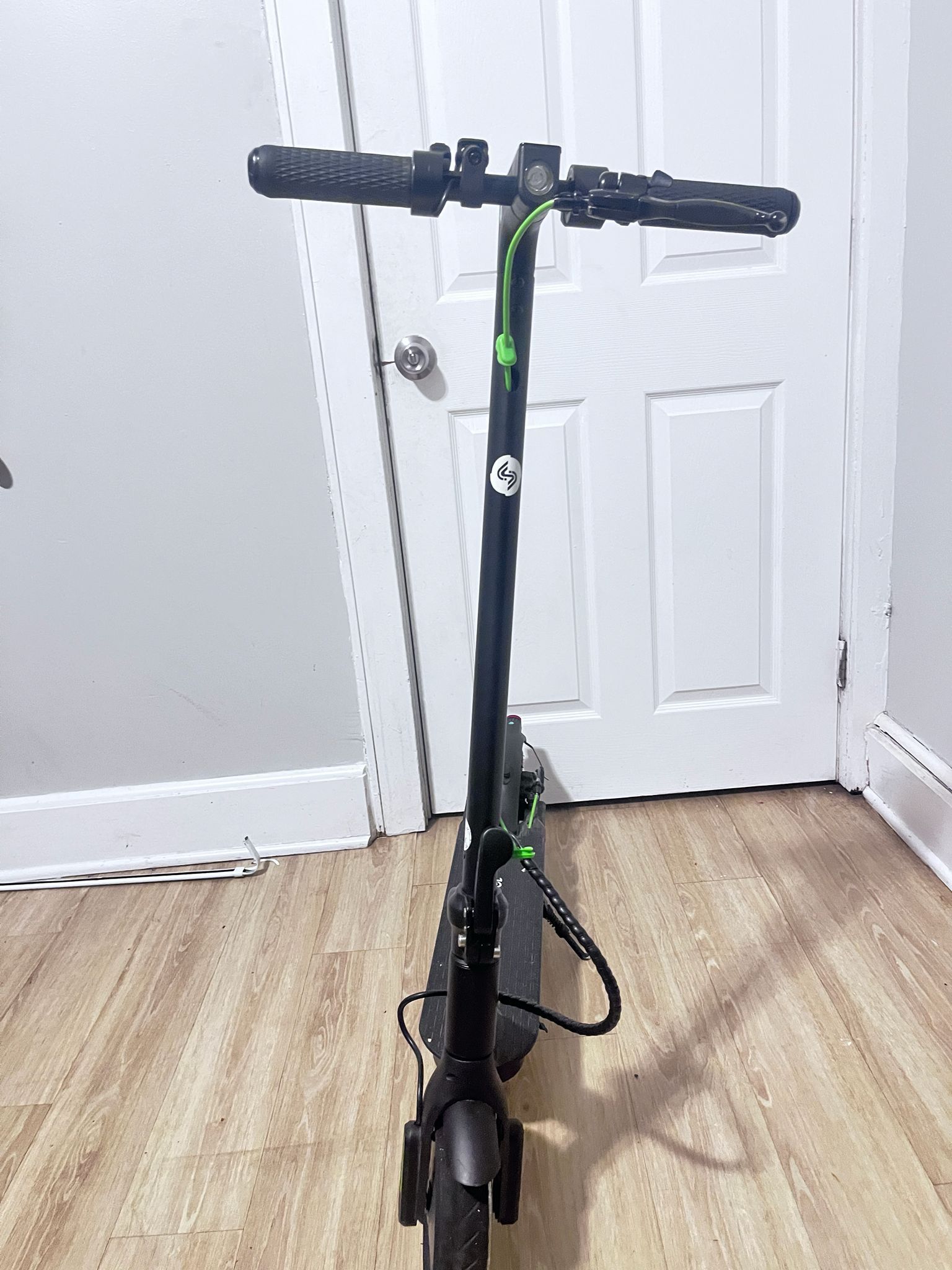isinwheel S9 Pro Electric Scooter – Needs Front Wheel Repair – As-Is