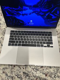 2025 MacBook Air 15” M4 • 24GB RAM • 512GB • Like New • 20 Cycles