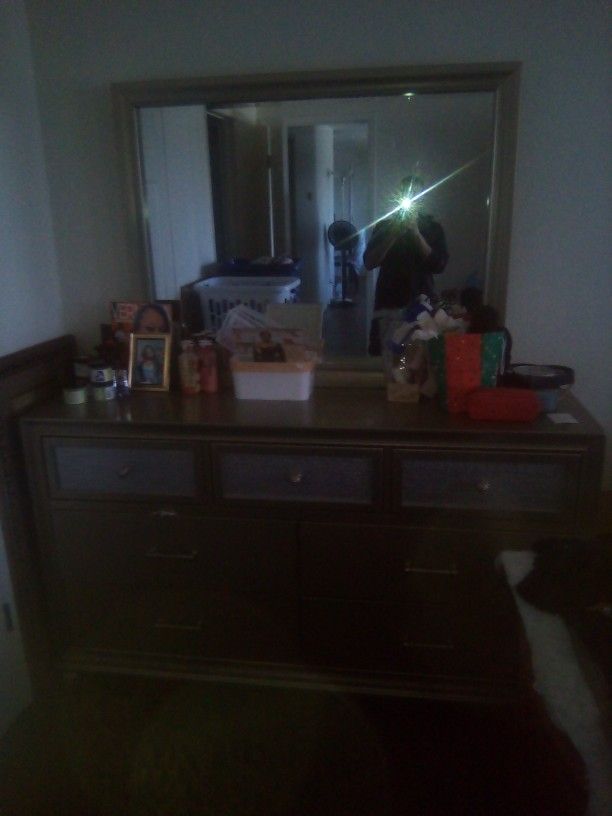 Dresser With Mirror And Headboard