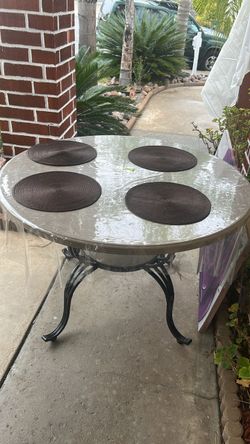 Round Kitchen table