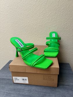 New Steve Madden Green Heels, size 7