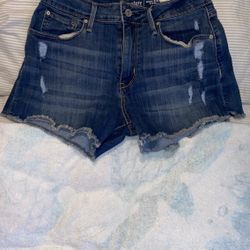 New Women’s Levi Shorts 