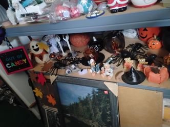 Halloween Decorations Lot - mostly small decor (NW 89128