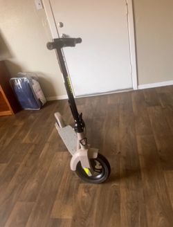 Electric scooter razor