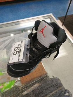 5.5y Black Jordan 5s metallic