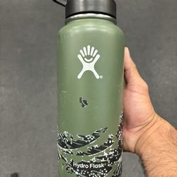 USED Green 32 OZ Hydroflask Water Bottle
