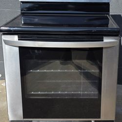 LG ELECTRIC Stove for Sale 
(Works Great)
Comes w/ Warranty 
Delivery Available 