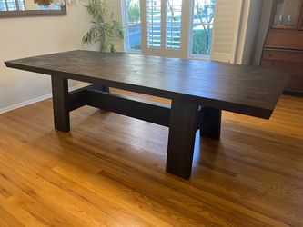 Pottery barn Madera dining table seats 8-10