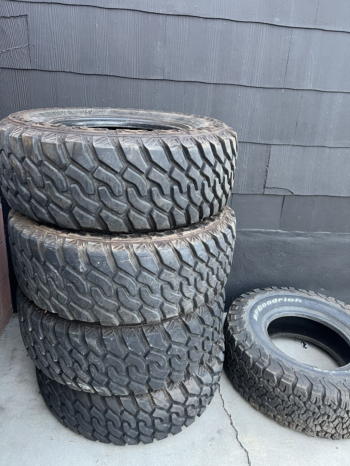 Tiers / Llantas 35 X 12.5 R18