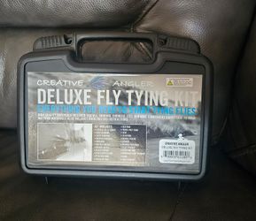 PRICE DROP!!!!! NEW**** (CREATIVE AGNLER) DELUXE FLY TYING KIT