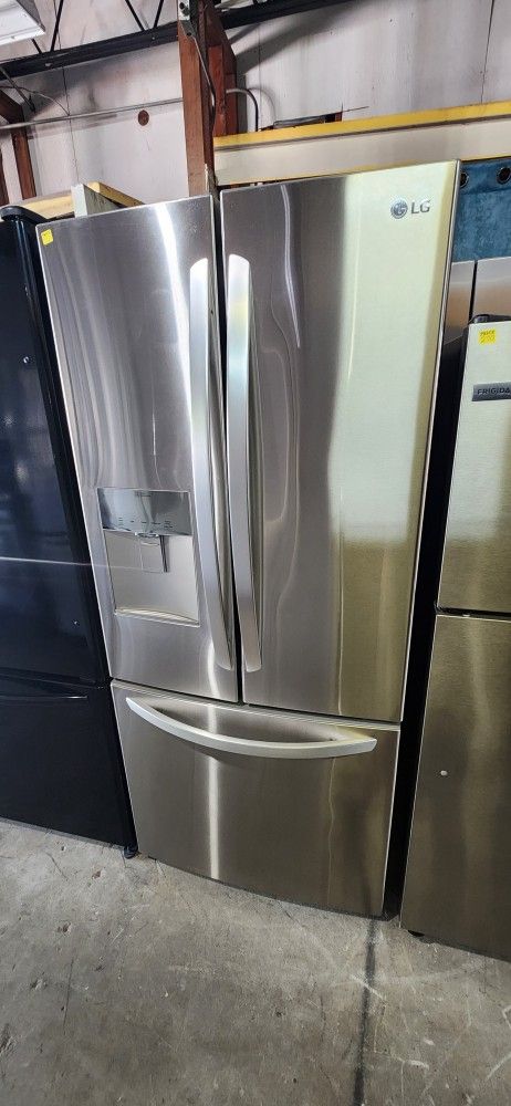 LG Refrigerator, 33 Wide, Stainless Steel Everything Works Good