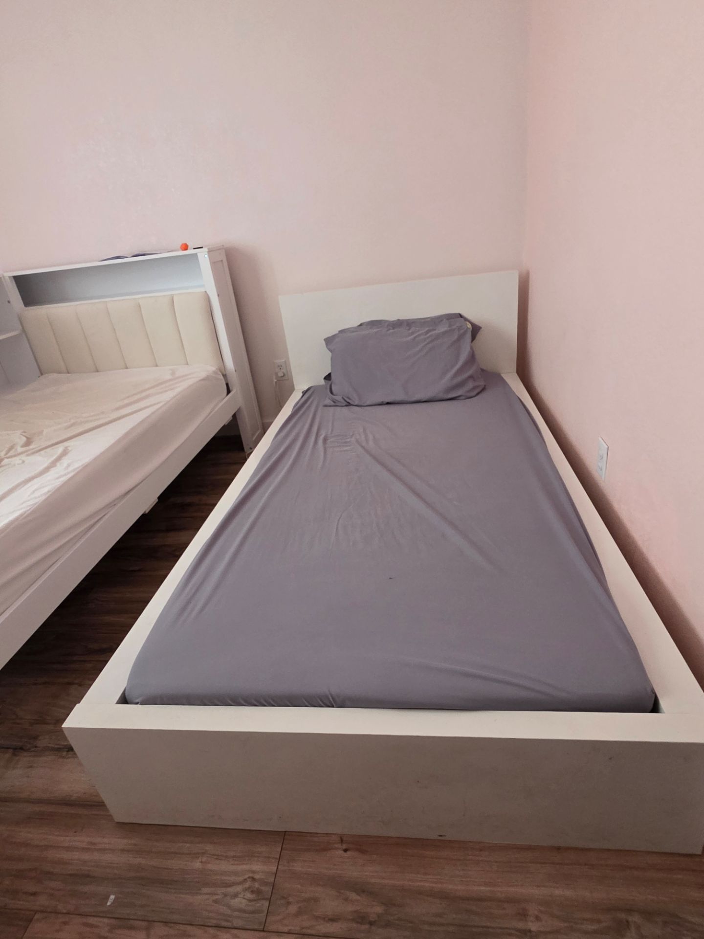 Twin bed