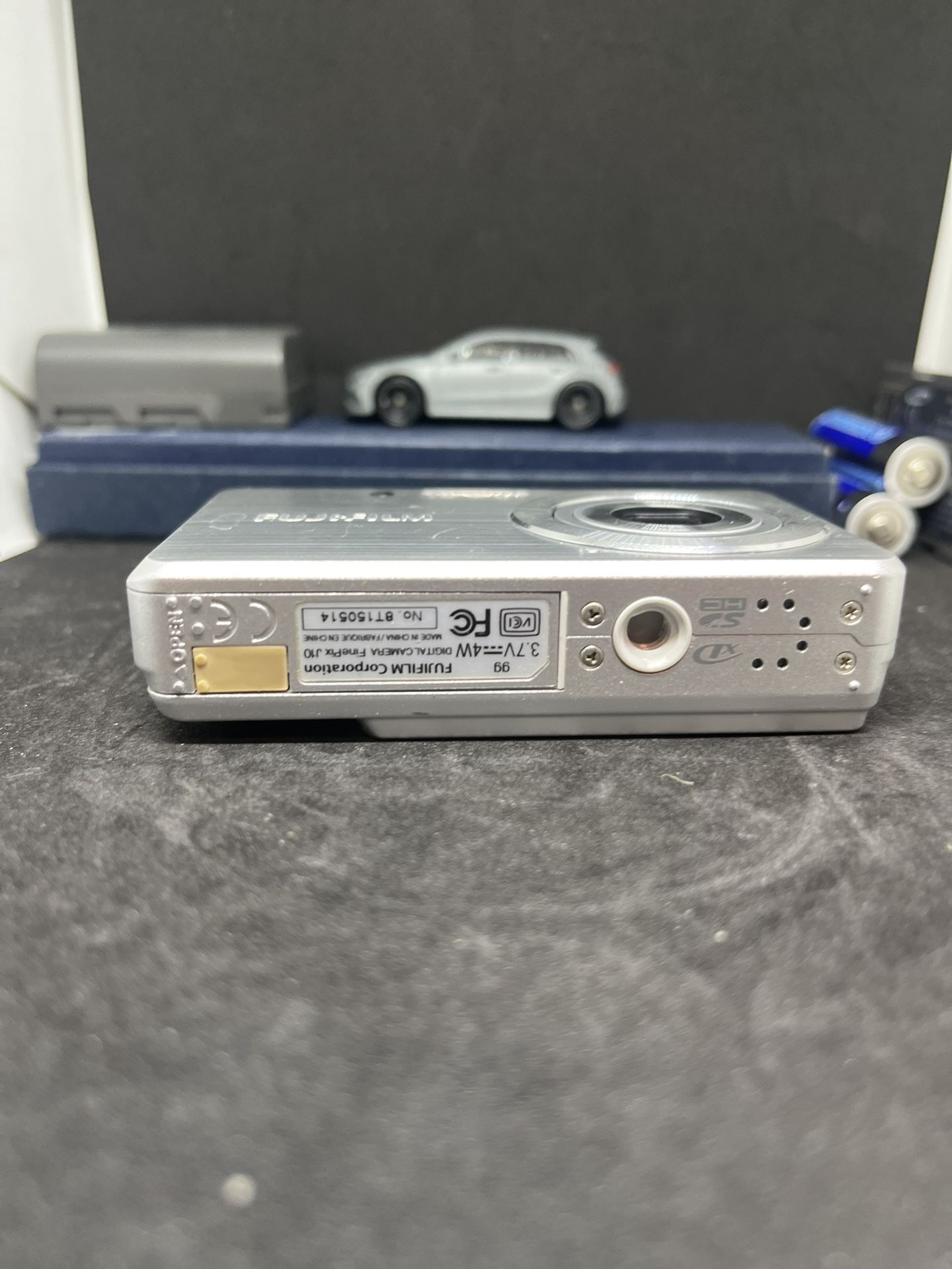Fujifilm FinePix J Series J10 8.2MP Digital Camera - Silver Fujifilm FinePix J Series J10 8.2MP Digital Camera - Silver