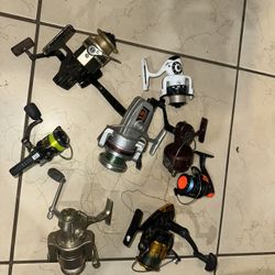 Selling 8 Fishing Reels/ Vendo 8 Carretes De Pescar Con Cana