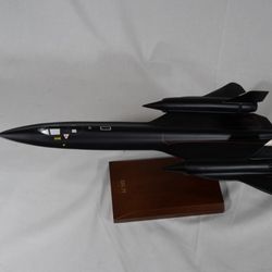 SR-71 Blackbird NASA 1/72 scale Executive Series Desk model