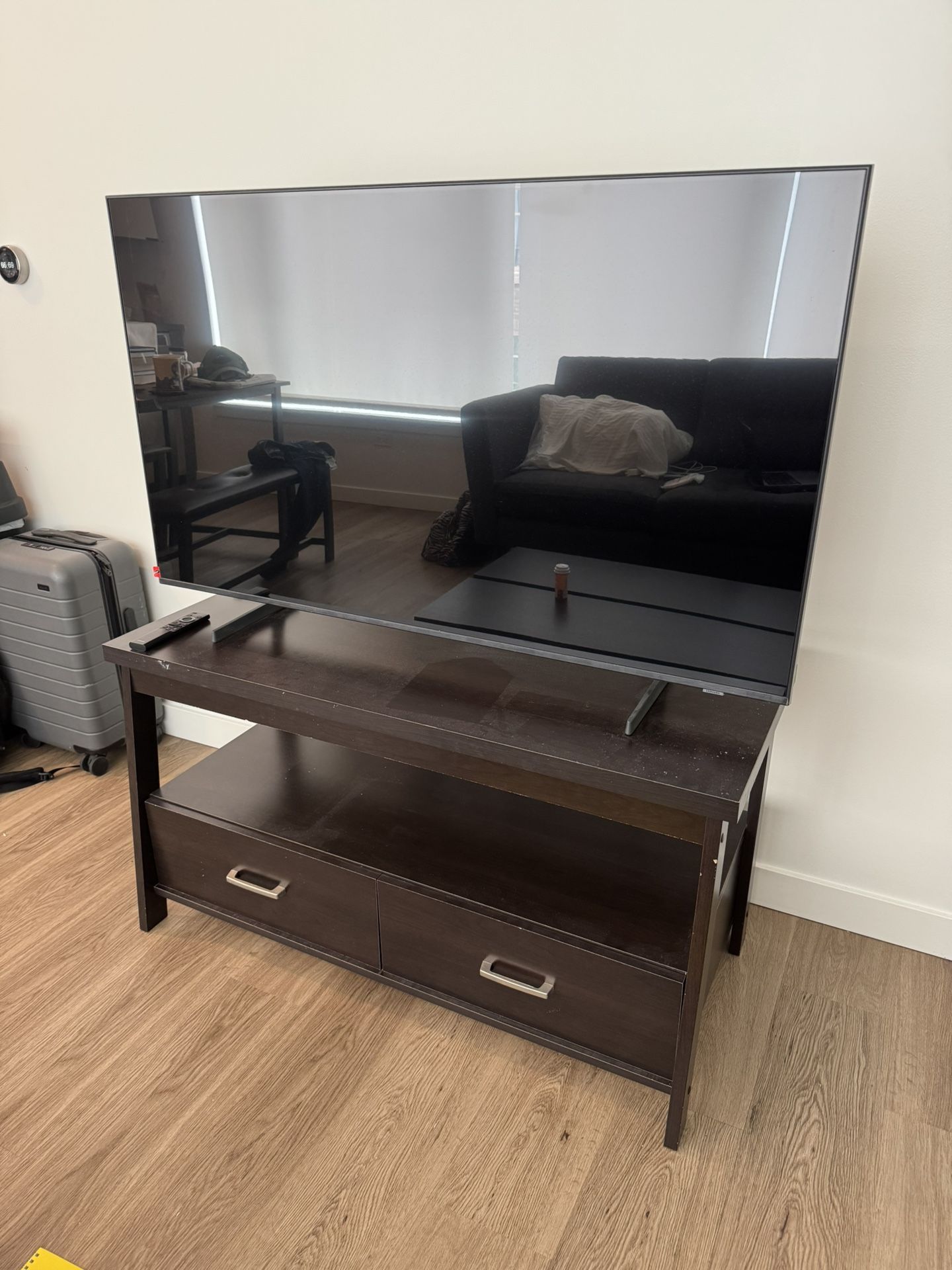 Samsung - 50” DU7200 Crystal UHD 4K Smart TV Bought Less Than A Year Ago, Barely Use Like New Condition. Can Include TV Stand, If Interested