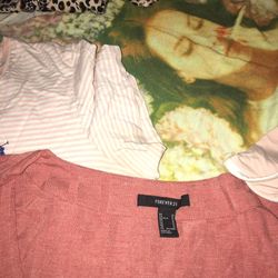 Womens Casual Wear!🥰VERY NICE! Bundle $6!!🤑