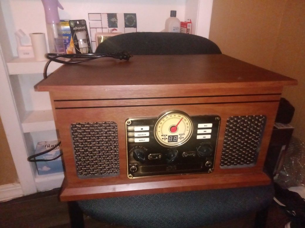 Victoria Record Player 6 And 1