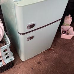 MINI FRIDGERATOR