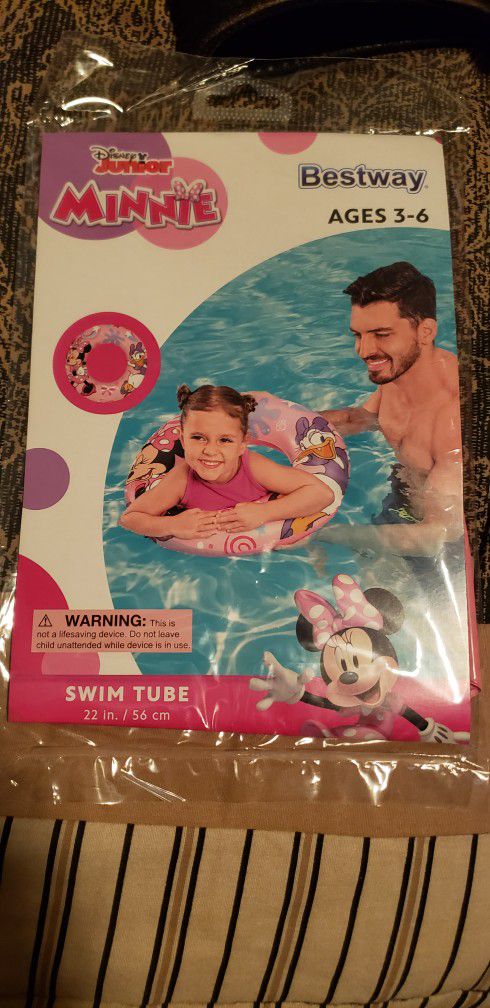 Minnie Mouse 22" Swim Tube/Ring