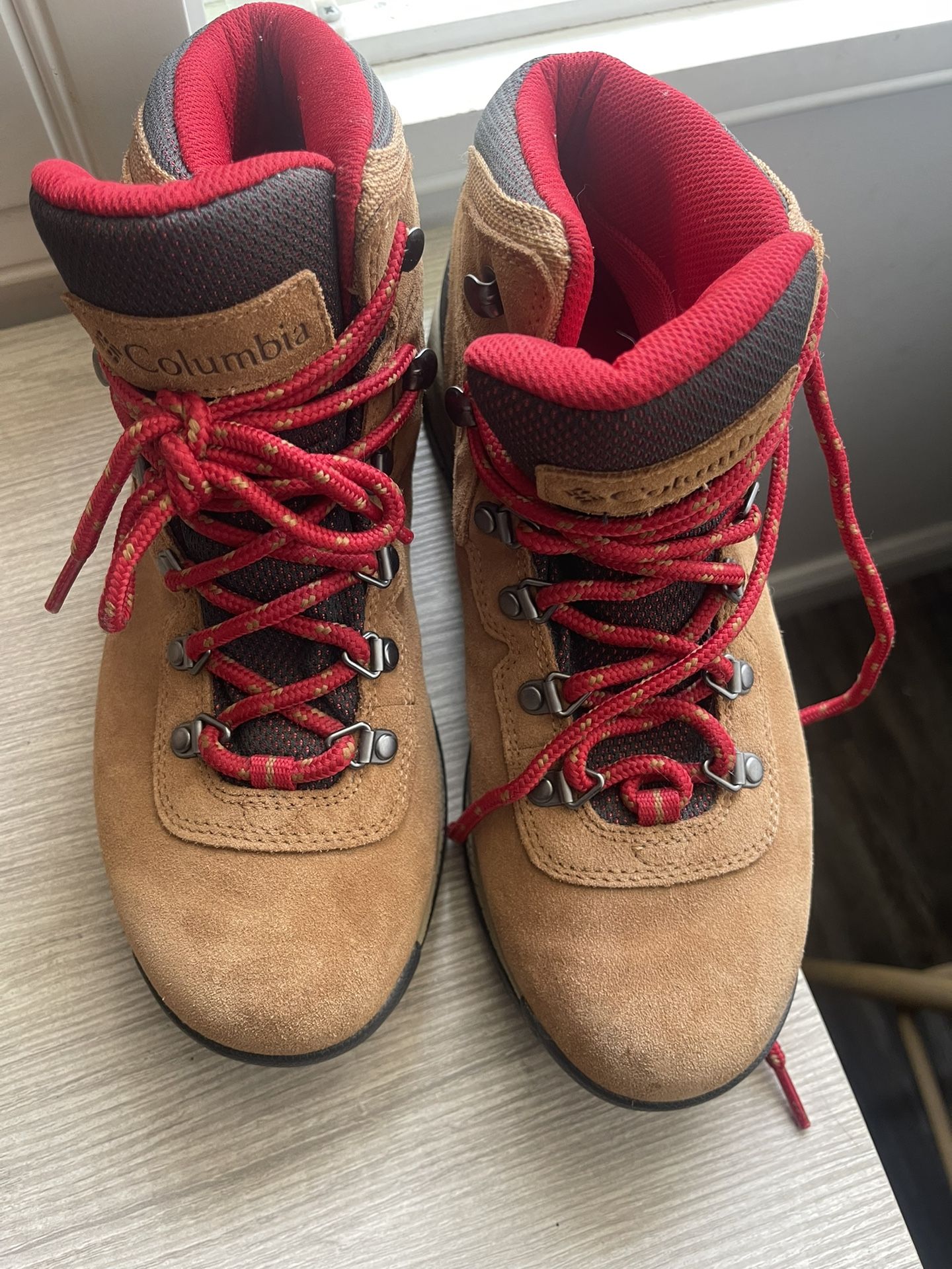 Columbia Hiking Boots 9 Women