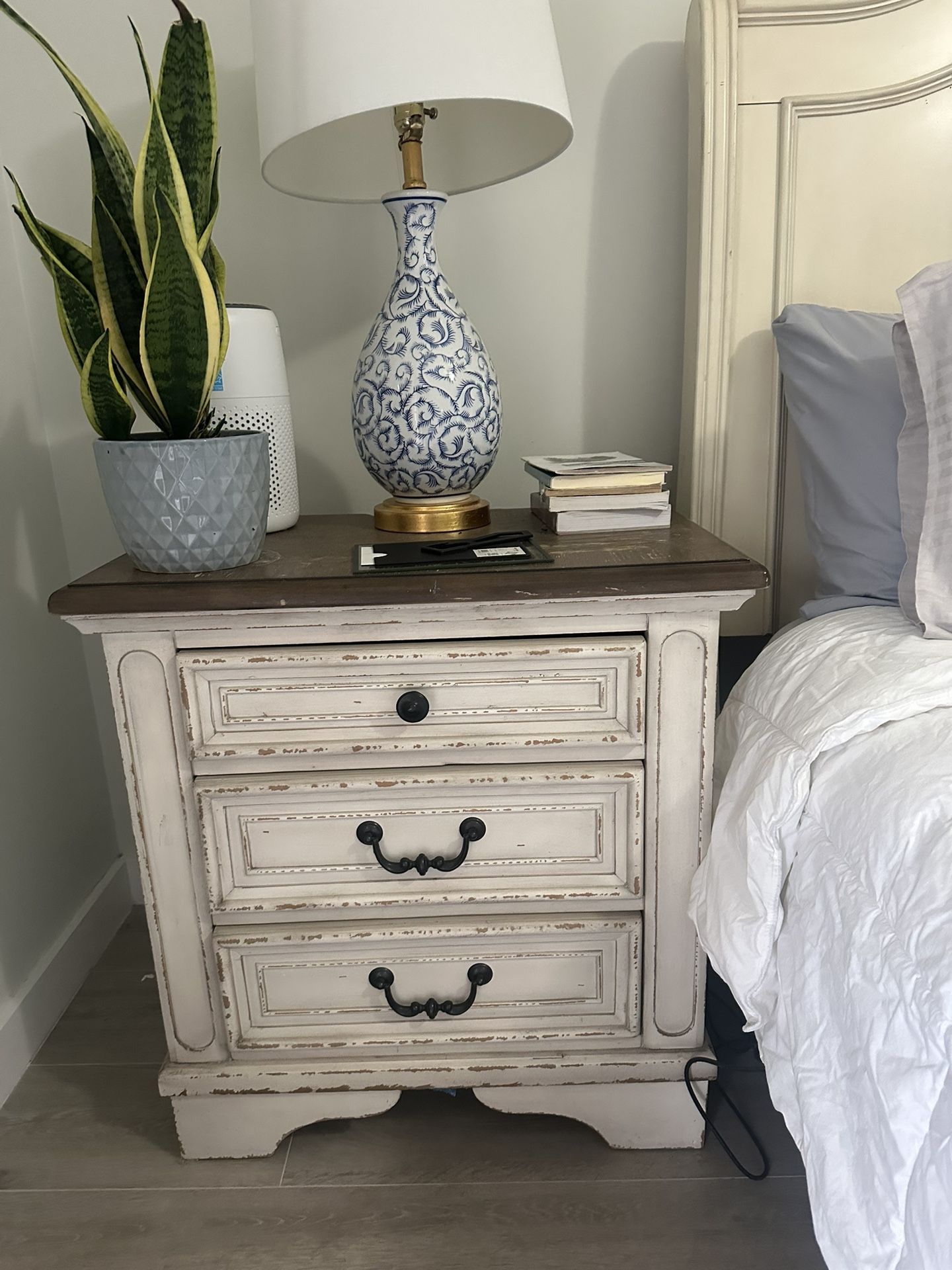 Bedroom Set No Mattress