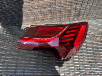 2019 2020 2021 2022 2023 Audi E-Tron Right Passenger Side Outer / Quarter Panel Tail Light OEM