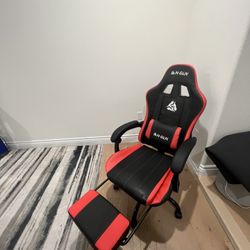 Gaming Chair With Footrest