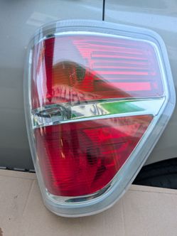 Ford f 150 tail light fit 2009 to 2014 right side