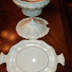 Red Cliff Large White  Ironstone Heirloom Pattern
Sculpted Soup Tureen Set