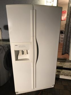 Refrigerator side by side kenmore