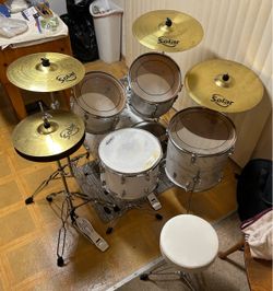 5 pc. Complete drum kit.