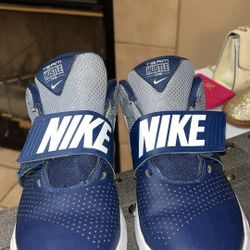 NIKE shoes Size 5Youth