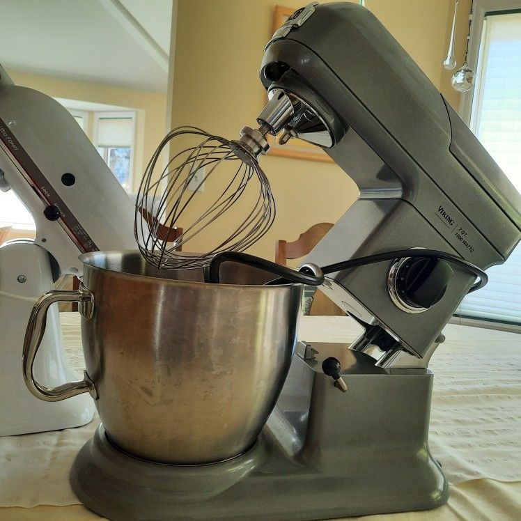 Viking Professional Stand Mixer 1000 Watts for Sale in Gig Harbor, WA