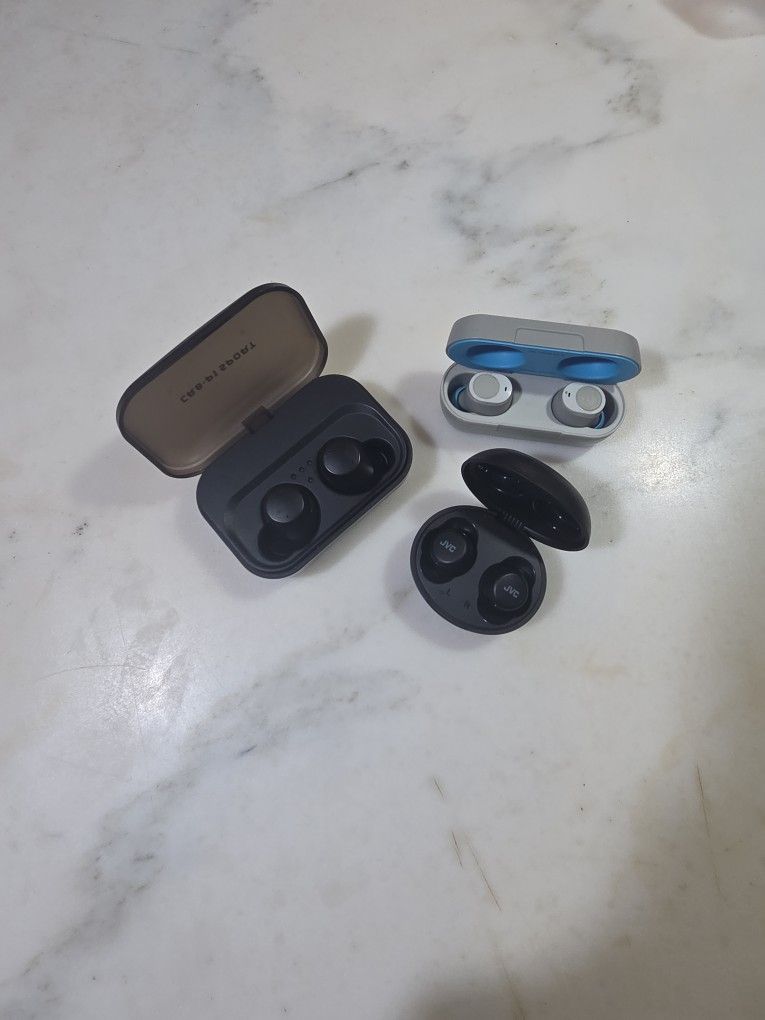 Ear Bud / Headphone Bundle