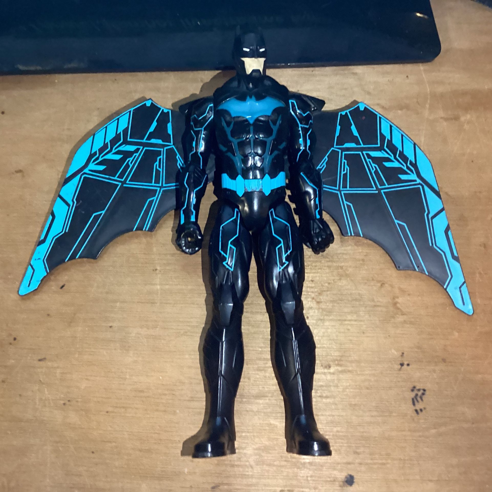 Batman 12" Deluxe Action Figure with Expanding Wings DC Comics 67809
