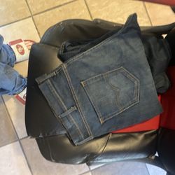 Levi Pants   W42. L32