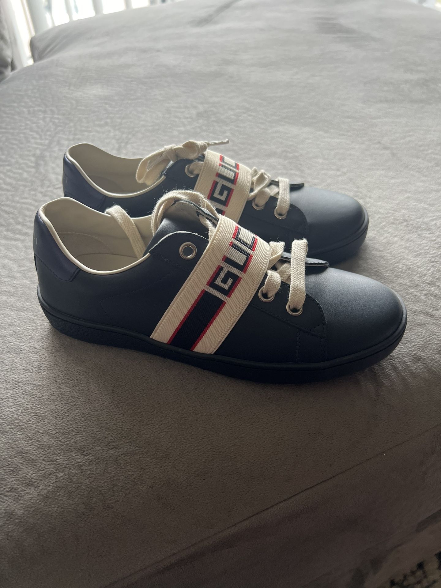 Gucci Authentic Grade School Boy Size 1.5