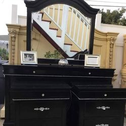 Beautiful classic style black dresser set pieces are oversized Pieces Including Two Big Dressers, Mirror And Two Big Nightstands /refinished!💝