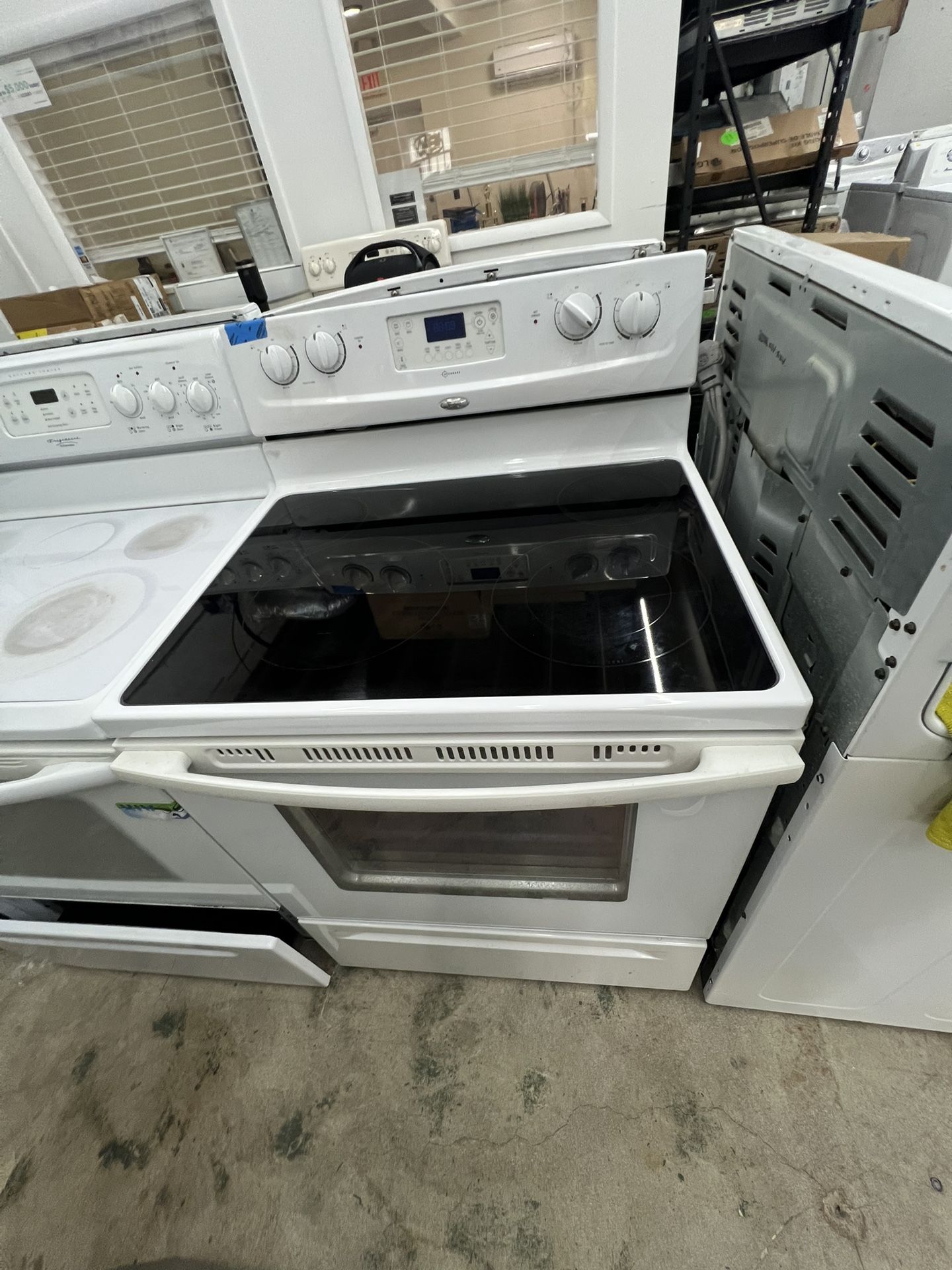 Whirlpool Stove White