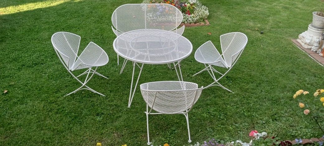 Salterini Table,Chairs and Bench Set Orange Slice Clamshell Authentic mcm mid century modern.
Table,3 chairs,1 bench