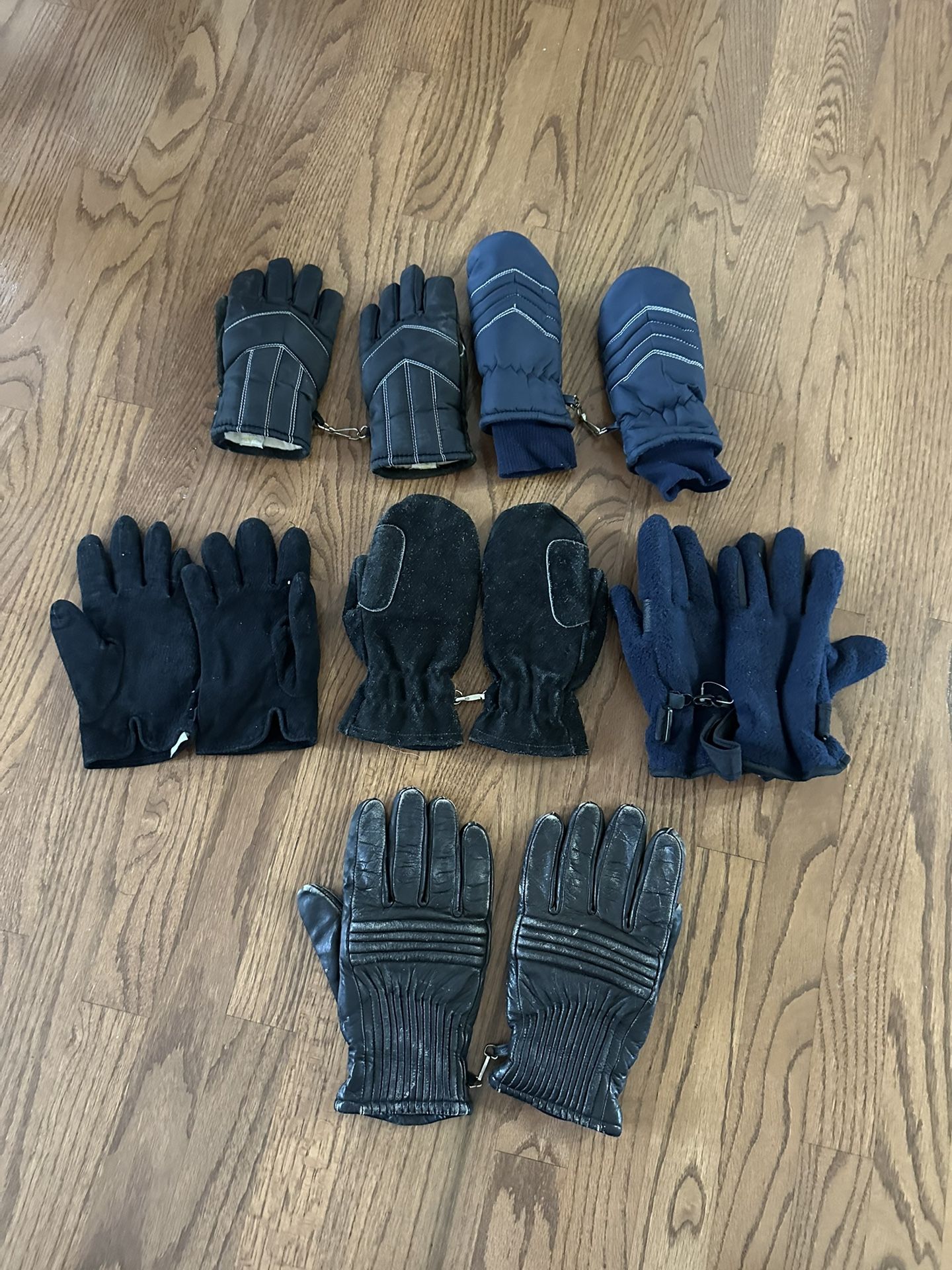 NEED GONE winter and snow gloves
