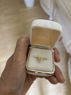 18k gold ring w. light yellow cubic zirconia