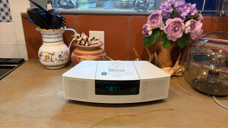 Beautiful Bose radio cd clock