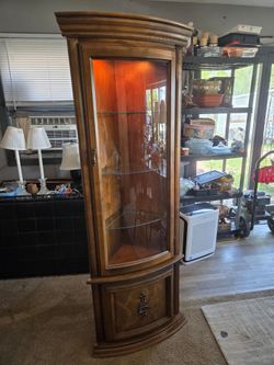 Lighted corner curio cabinet, Excellent condition