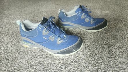 Ahnu Size 8.5