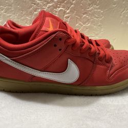 SB DUNKS RED SIZE 11very Good Condition 